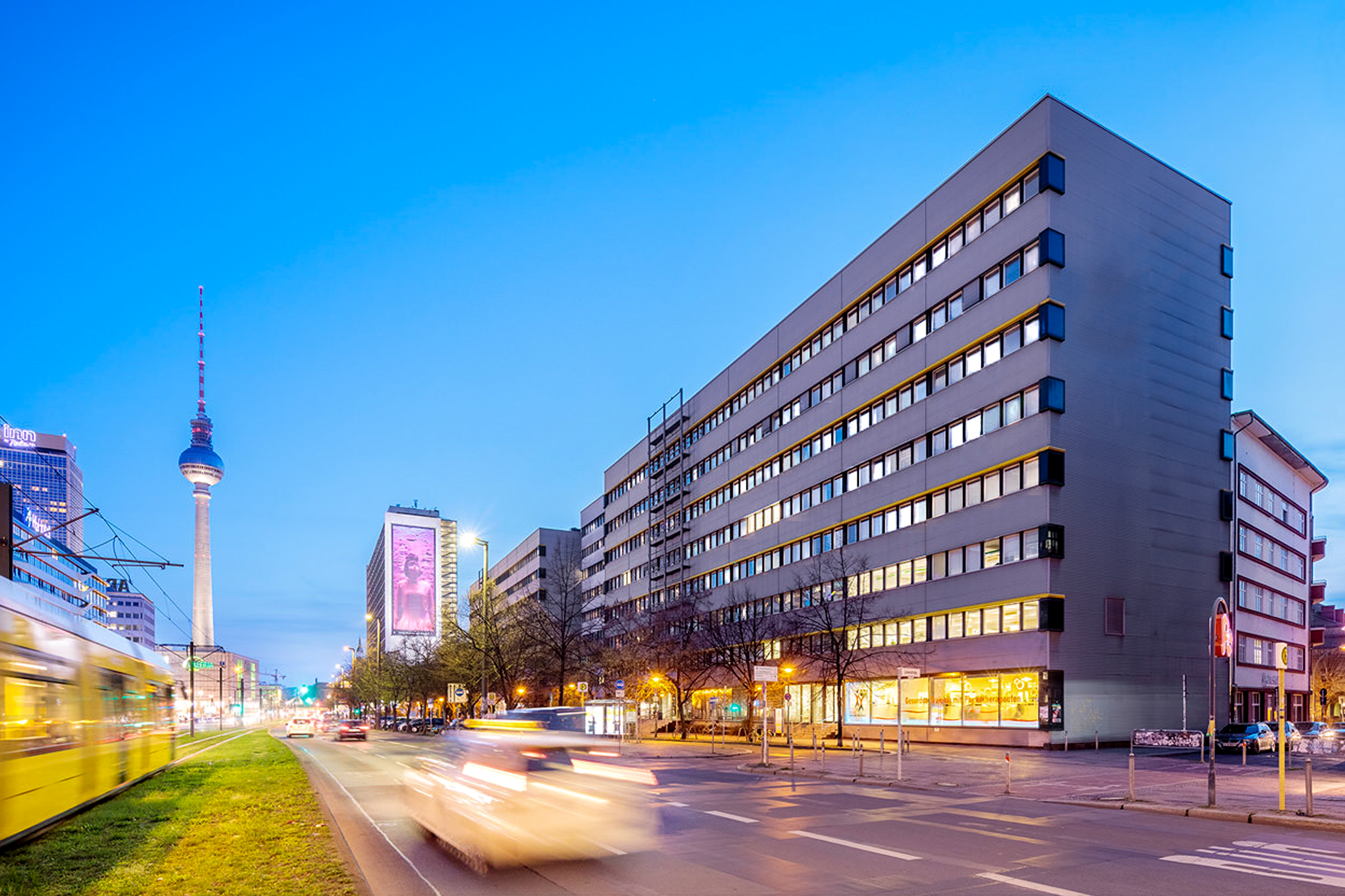 170315_Karl-Liebknecht-Str_illuminated
